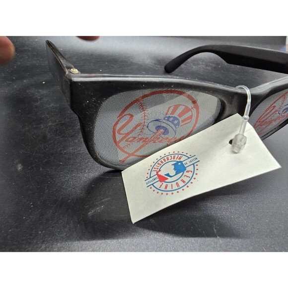 NY Yankees Novelty Eye Wear Sunglasses Top Hat And Bat Logo NEW OLD STOCK - Picture 7 of 8
